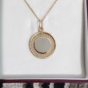 Gold Pendant Necklace